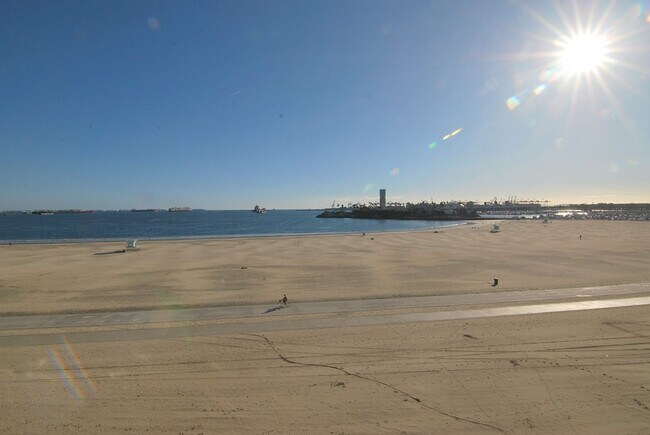Foto del edificio - Beachfront Living with Ocean View
