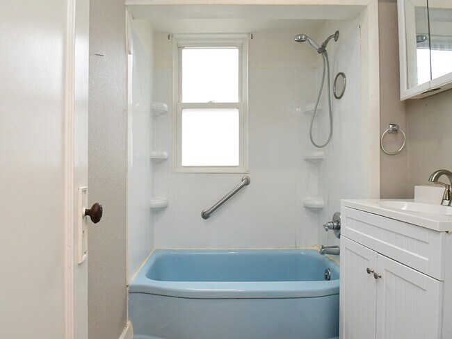 Photo - 2723 Newport Ave House