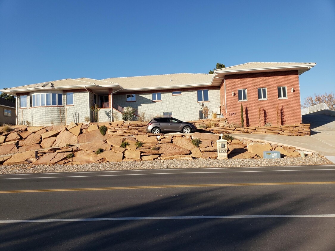 1320 W Bloomington Dr S, St. UT 84790 House Rental in St