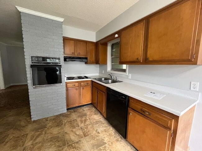 Building Photo - Renovated 3 Bedroom 1.5 Bath Home for Rent!