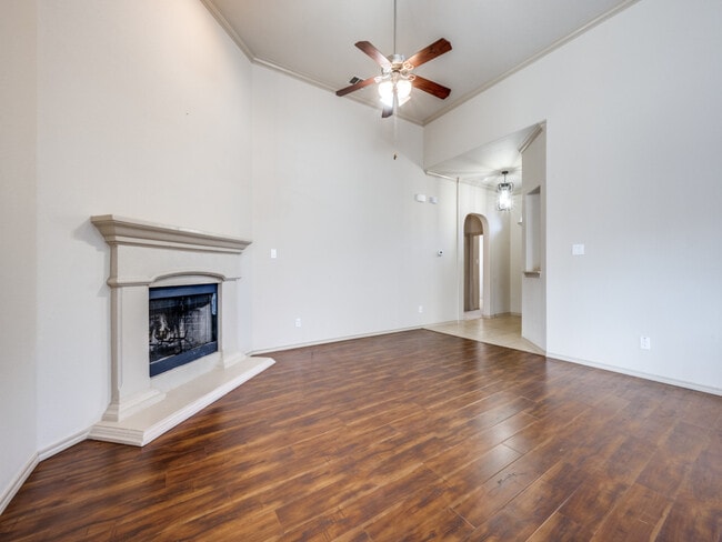 Building Photo - 3229 Hornbeam St