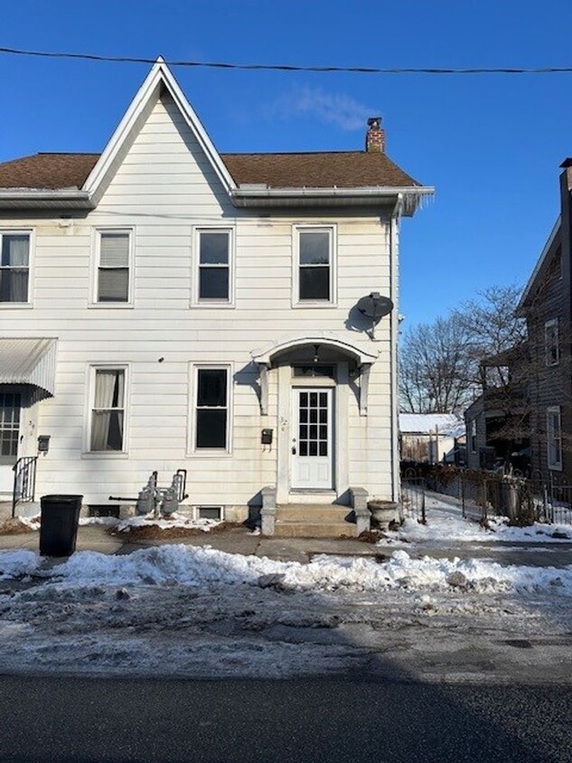 Primary Photo - Introducing our charming 2-bedroom, 1.5-ba...