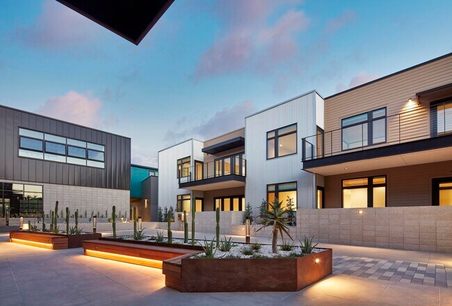 Foto del edificio - 120 Dahlia Dr
