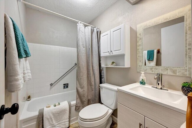 Building Photo - 3910 Laura Leigh Dr