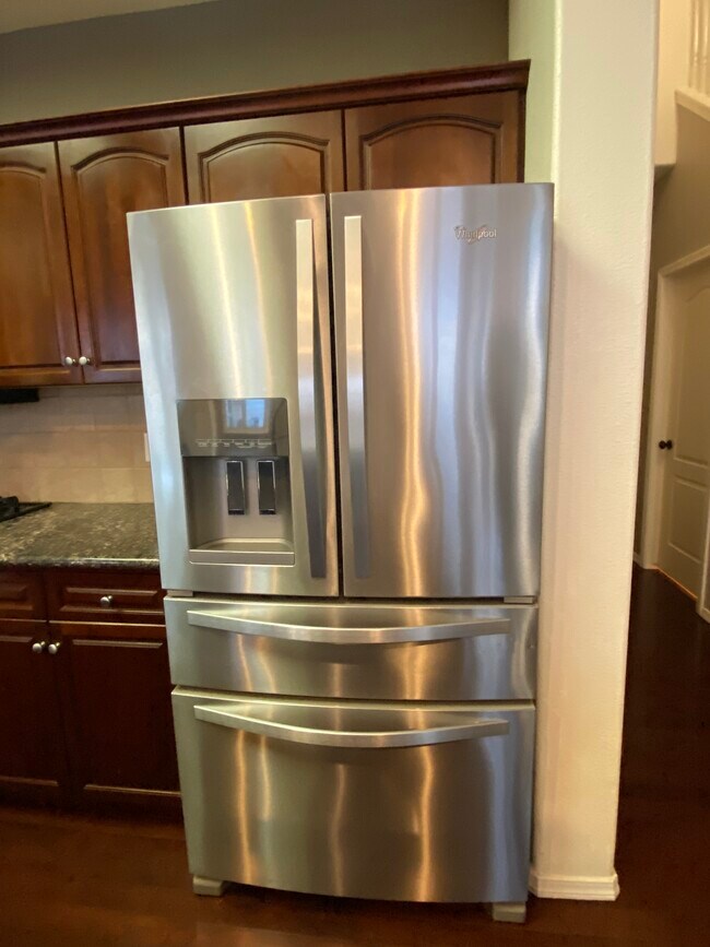 Foto del edificio - 1627 Glen Kippen Ln