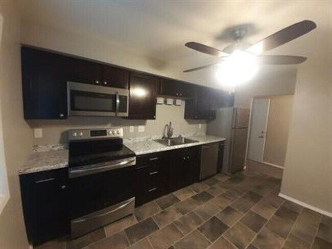 Foto del edificio - 15 Woodmere Ct