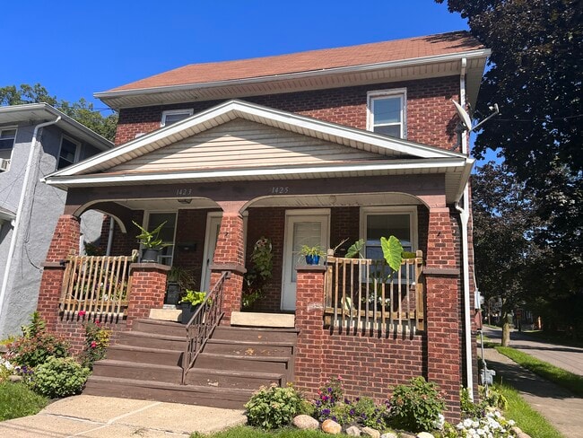 Building Photo - 1425 Marcy St
