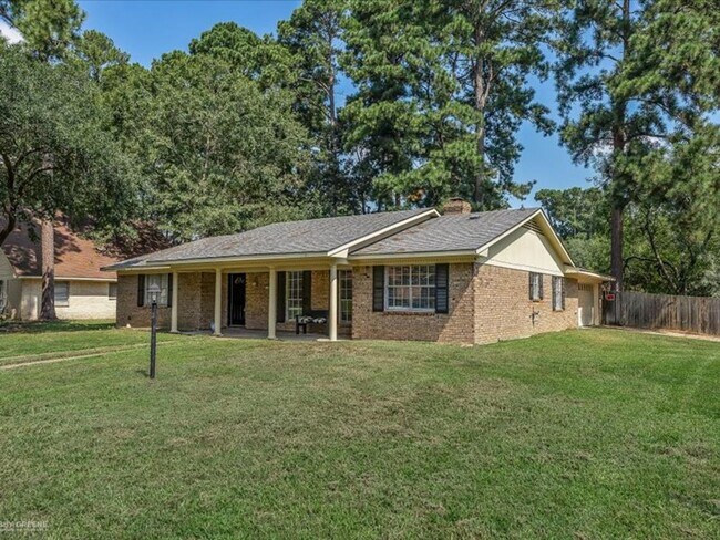 Building Photo - Spacious 3/2 bedroom Home