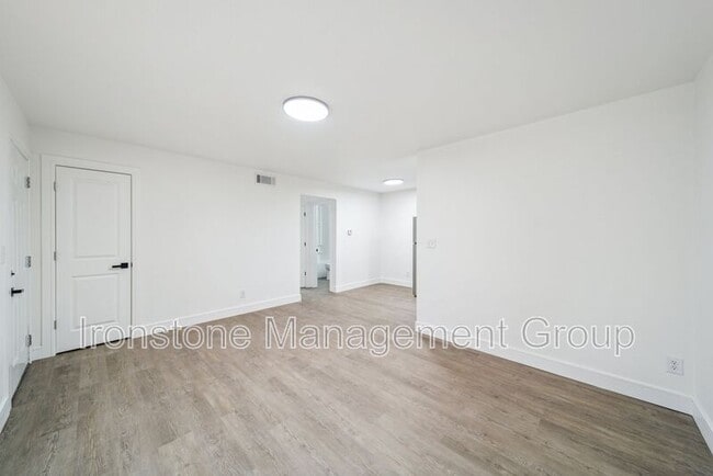 Foto del edificio - 3171 E 49th St