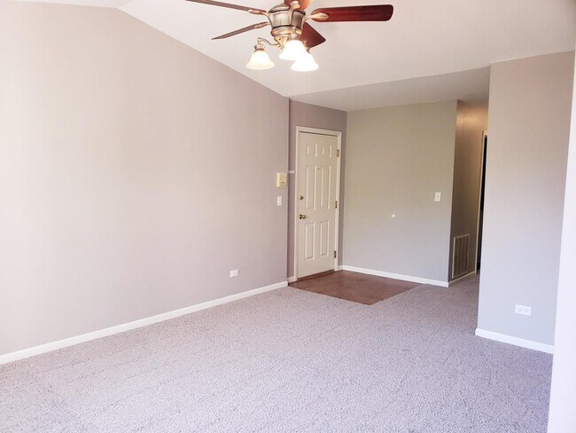 Building Photo - 1251 N Red Oak Cir