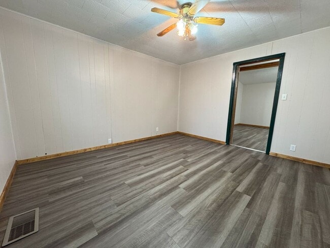 Building Photo - 3 Bedroom House, Clinton