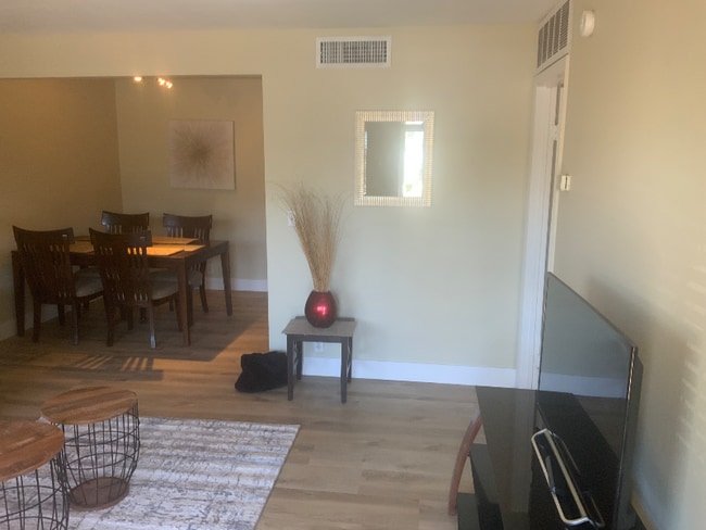 Building Photo - 555 S Royal Crest Cir