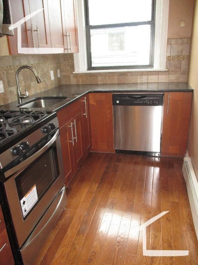 Primary Photo - Nicely renovated 4 bed near the Green Line...