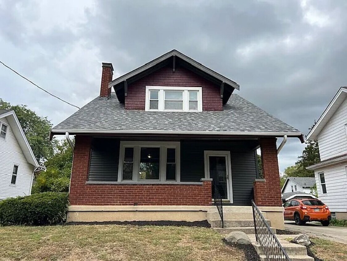 Primary Photo - 2 Bedroom 1.5 Bath for rent in College Hill!