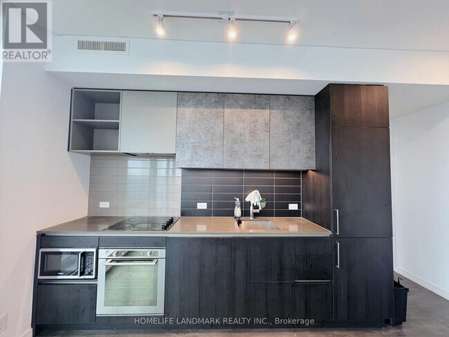 Building Photo - 7890 Jane St