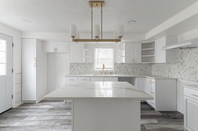 Foto del edificio - 3 br, 2 bath House - 513 Henry Street