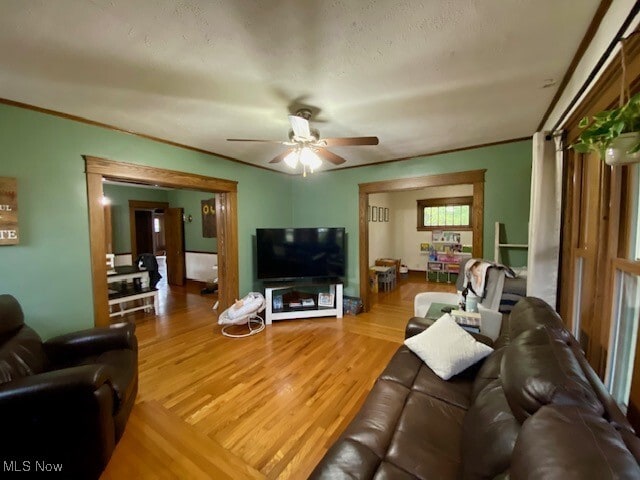 Foto del edificio - 2321 N Leavitt Rd NW