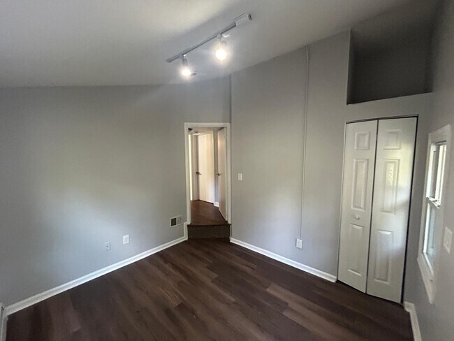 Foto del edificio - 355 Whitesville Rd