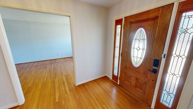 Building Photo - Charming 3 Bedroom Brick Ranch with Refurbished Original Woodwork