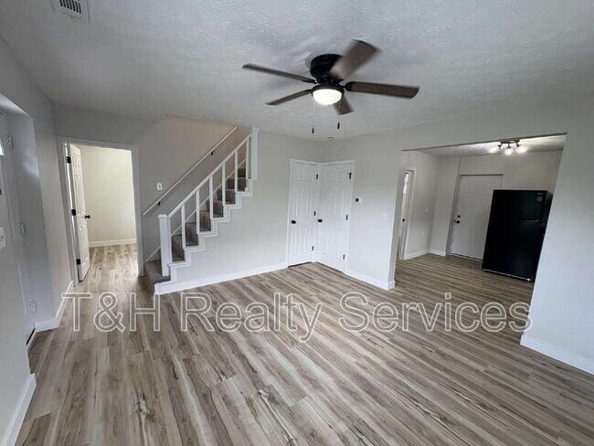 Building Photo - 1409 S Kiel Ave