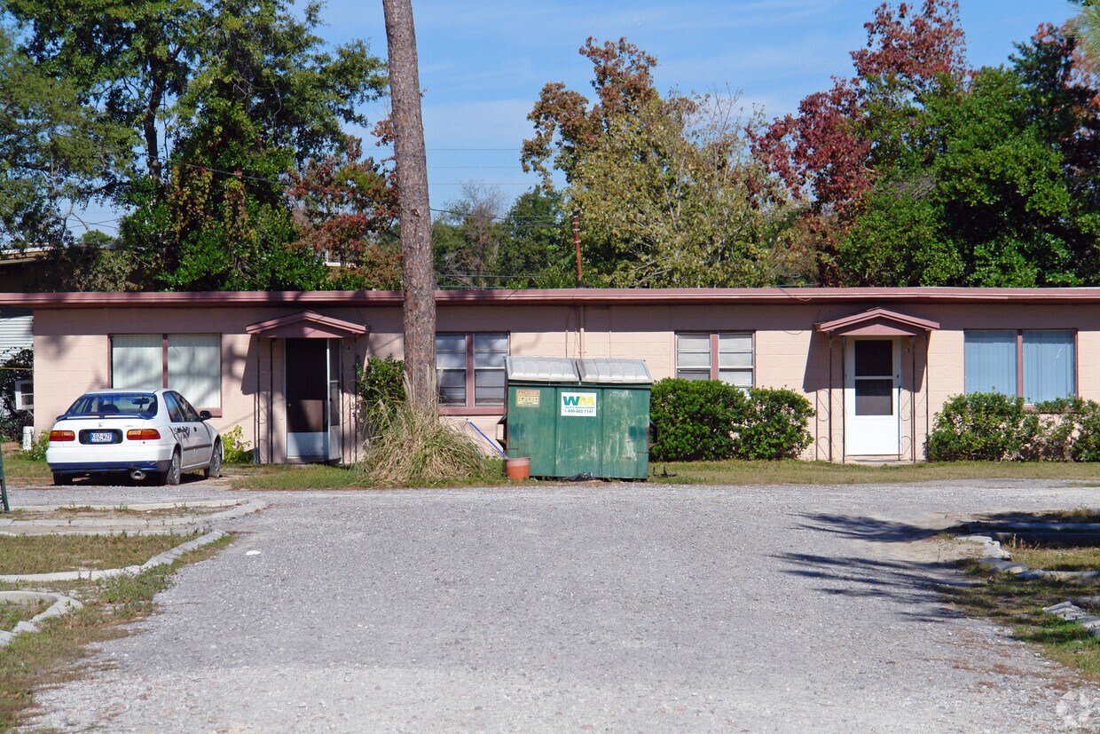 Building Photo - 104 Katherine St