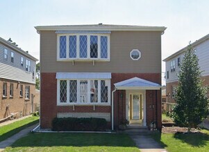 Building Photo - 9713 River St