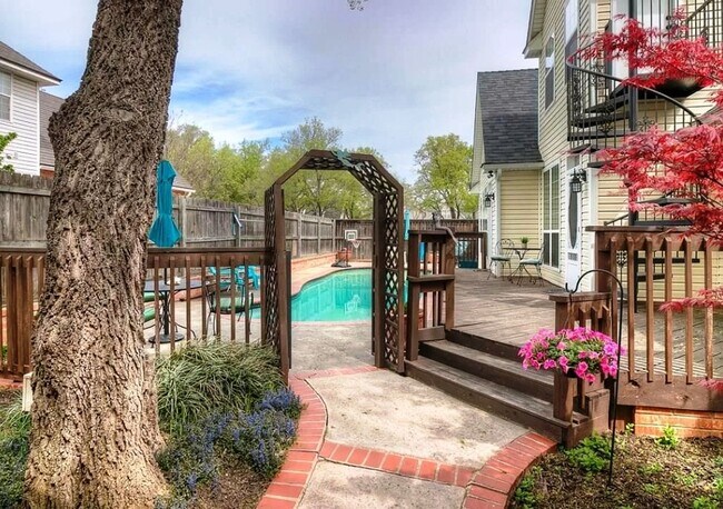 Foto del edificio - Executive Living in Norman complete with N...