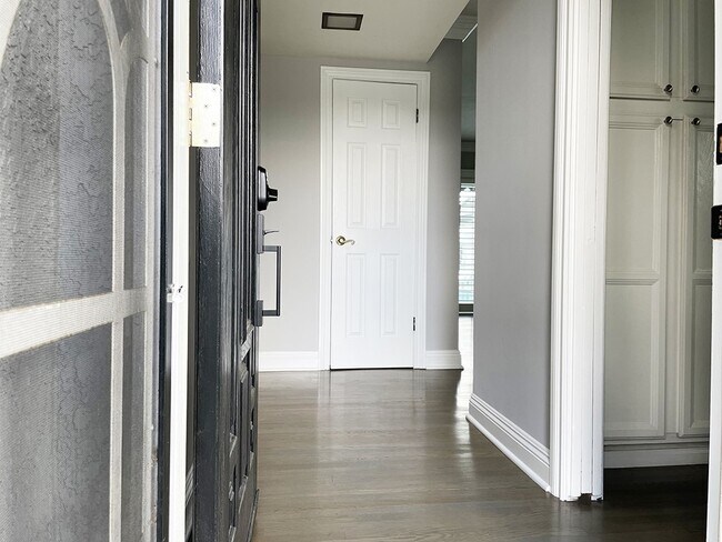 Building Photo - 15104 La Barca Dr