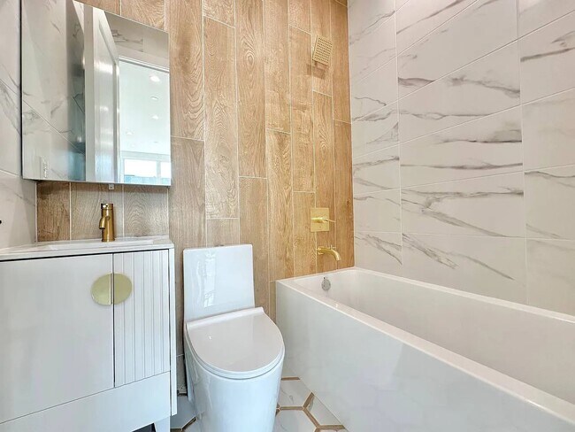 Foto del edificio - living in this stylish and spacious brand