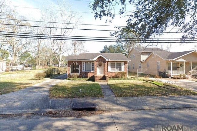 Building Photo - 2411 Valley St