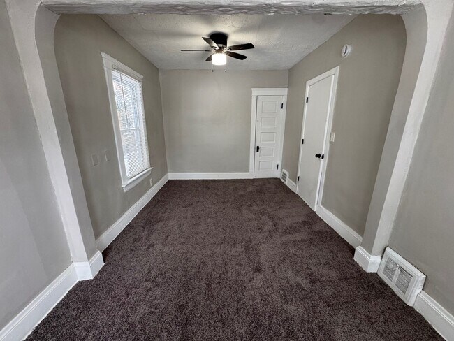 Foto del edificio - 2841 E 127th St