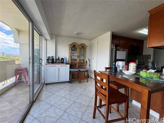 Building Photo - 2085 Ala Wai Blvd