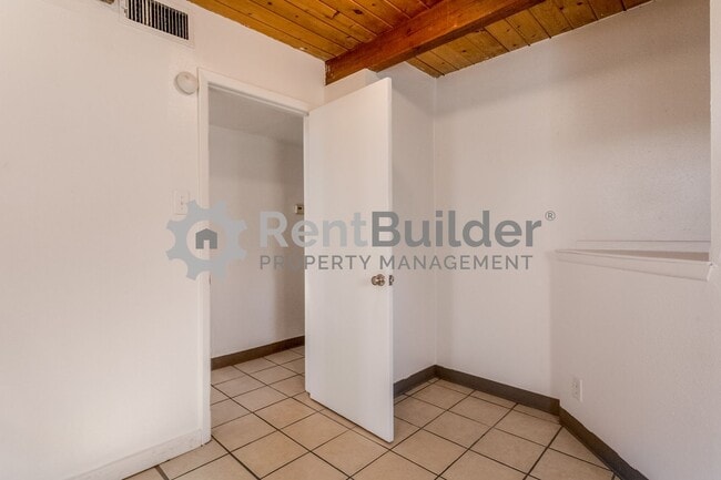Building Photo - 1605 Coal Ave SE