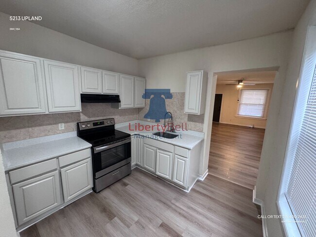 Foto del edificio - 5213 Upland St