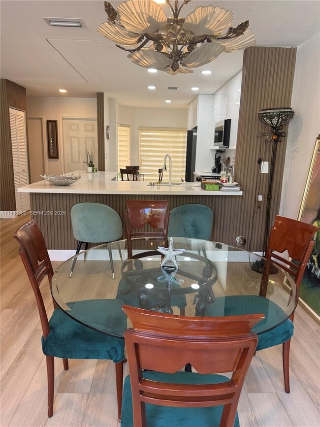 Foto del edificio - 10233 NW 52nd Ln