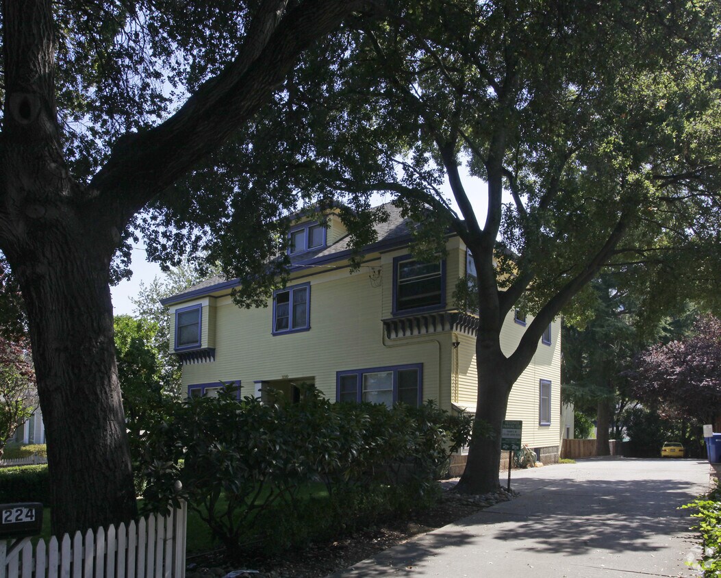 Building Photo - 220 Los Gatos