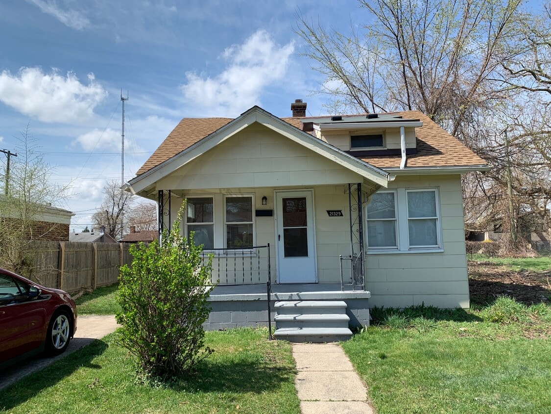 21329 Ithaca Ave, Ferndale, MI 48220 House for Rent in Ferndale, MI