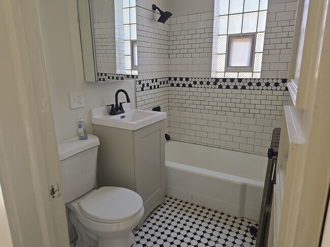 Foto del edificio - 2417 W Arthington St