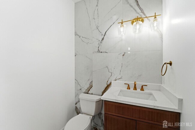 Foto del edificio - 704 Green Ln