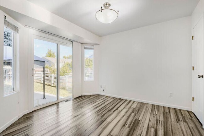 Foto del edificio - 1155 Trout Creek Cir
