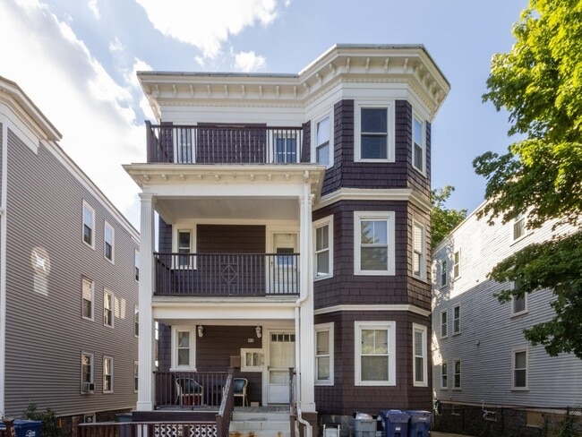 Building Photo - 92 King St