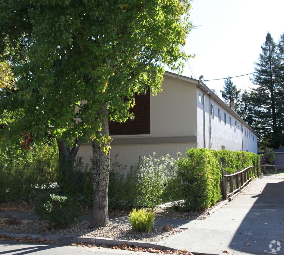 Building Photo - 29 Belle Ave
