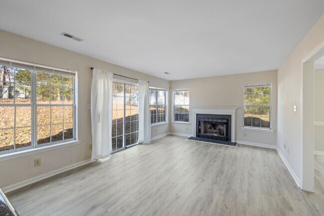 Foto del edificio - Experience a comfortable 3-bedroom, 3-bathroom single-family house.