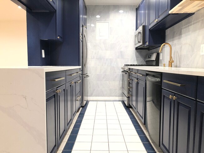 Brand new kitchen (new Dishwasher soon) - 1 Elm St