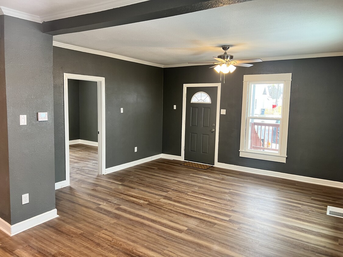 Living room/front door - 1102 Range Line St