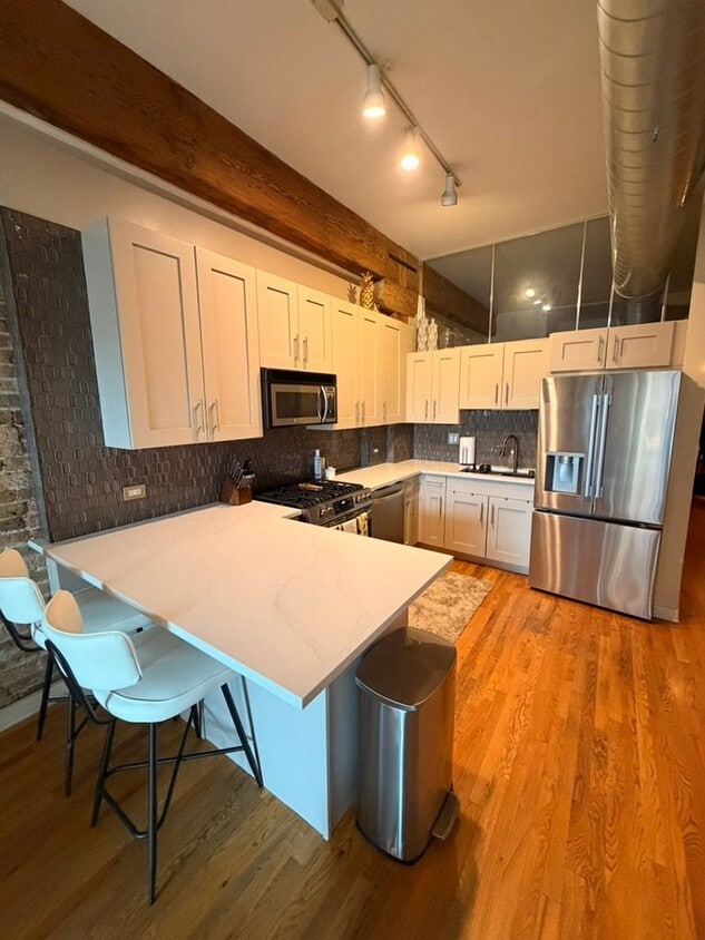 Photo - 1344 W Madison St (Chicago, IL)