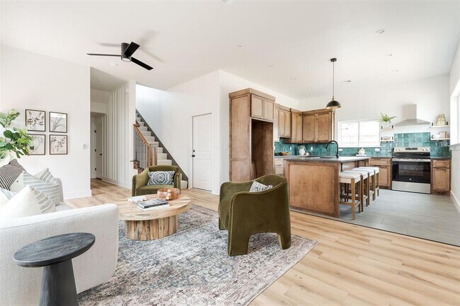 Foto del edificio - 1005 N Kelham Ave