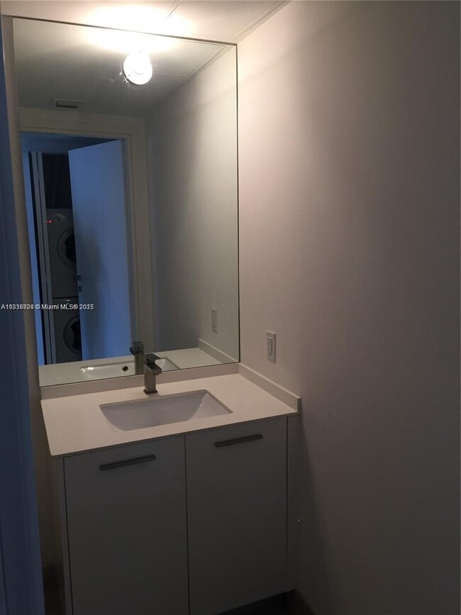 Foto del edificio - 1300 Brickell Bay Dr
