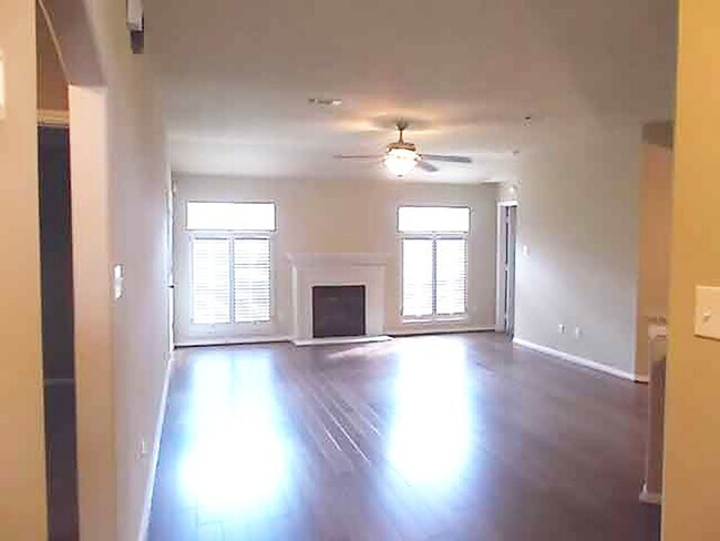 Building Photo - 2106 Ridgeway Park Dr