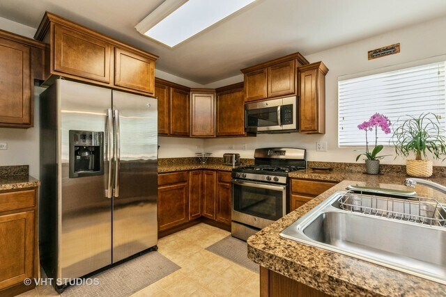 Building Photo - 1266 Alta Vista Dr